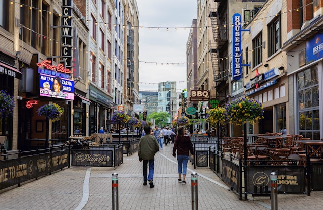 A couple exploring downtown Columbus, Ohio
